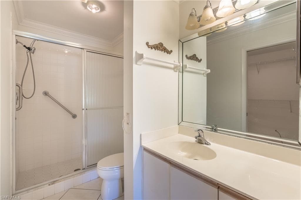 725 Saratoga CIR # A103, NAPLES FL 34104-22