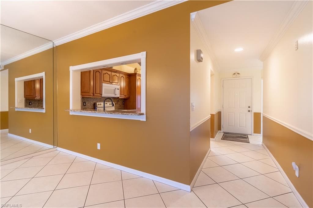 725 Saratoga CIR # A103, NAPLES FL 34104-12