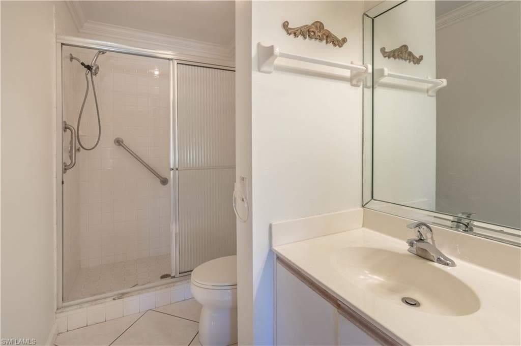 725 Saratoga CIR # A103, NAPLES FL 34104-23