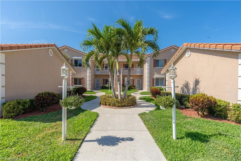 725 Saratoga CIR # A103, NAPLES FL 34104-28