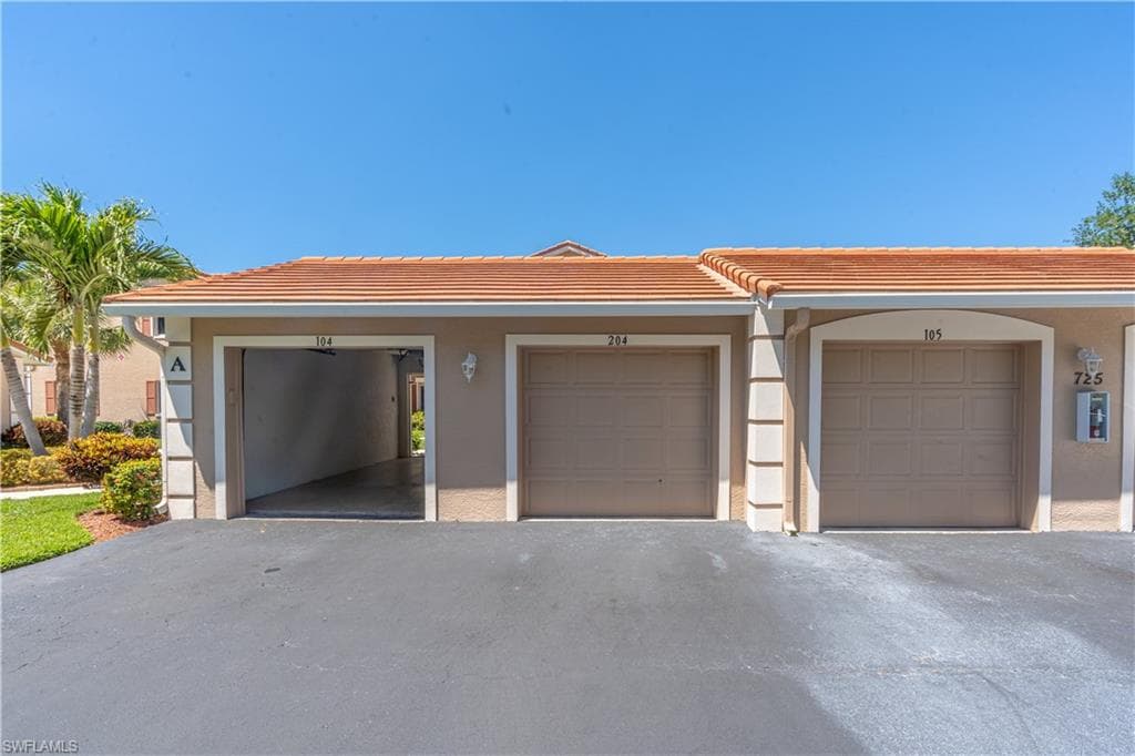725 Saratoga CIR # A204, NAPLES FL 34104-26