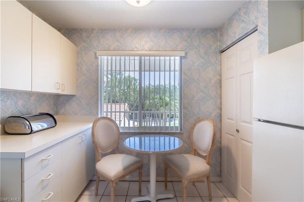 725 Saratoga CIR # A204, NAPLES FL 34104-11