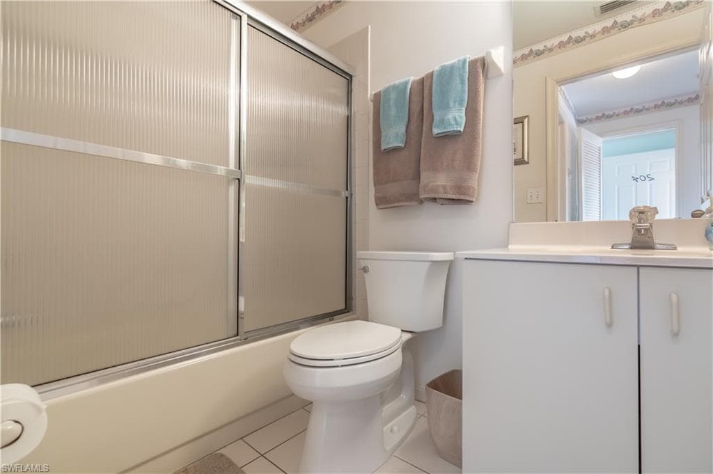 725 Saratoga CIR # A204, NAPLES FL 34104-21