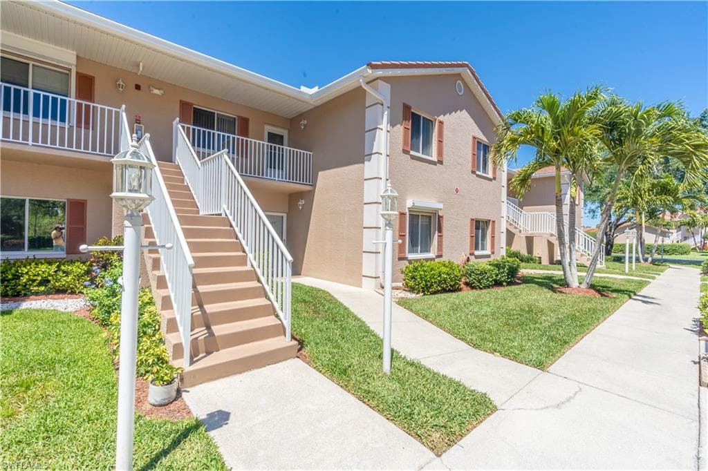 725 Saratoga CIR # A204, NAPLES FL 34104-27