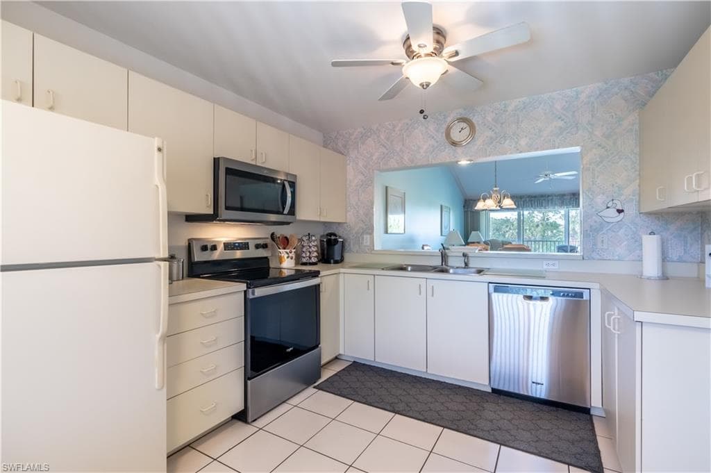 725 Saratoga CIR # A204, NAPLES FL 34104-9