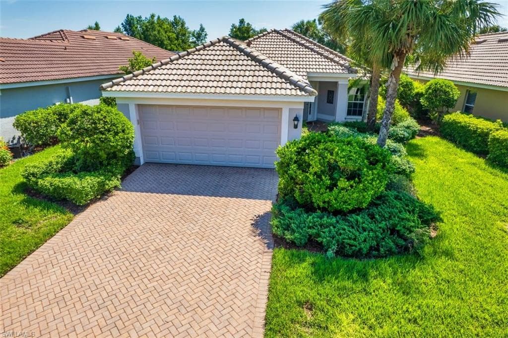 10053 Oakhurst WAY, FORT MYERS FL 33913-1