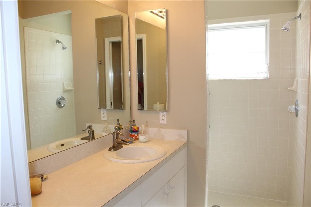 10987 Fieldfair DR, NAPLES FL 34119-21