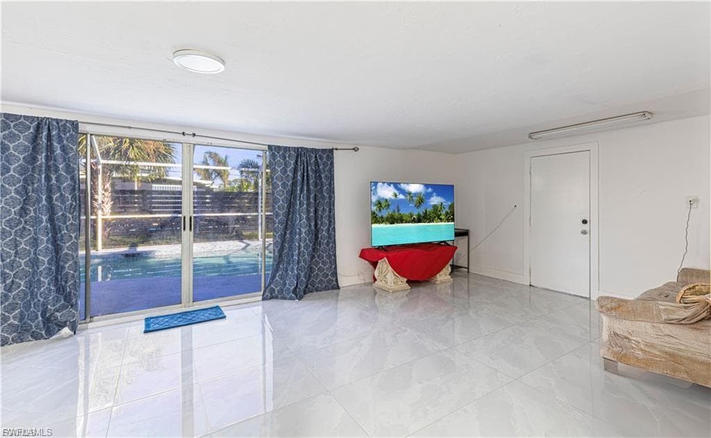 1637 Winkler AVE, FORT MYERS FL 33901-7