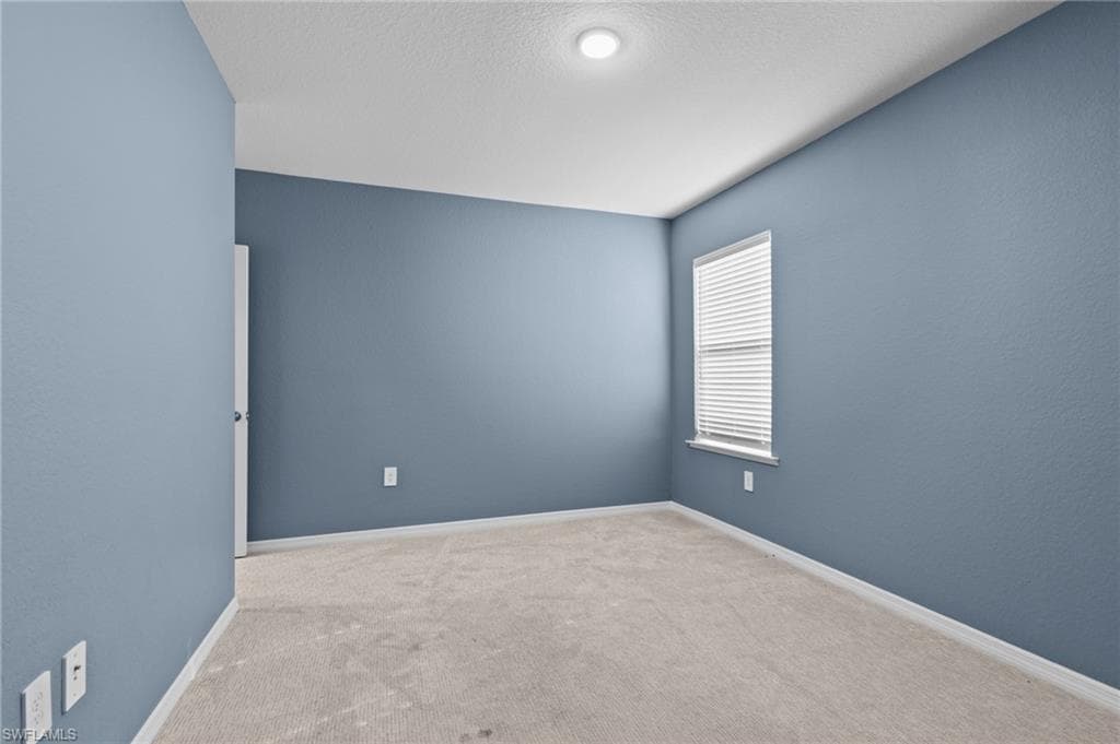 8750 Cascade Price CIR, NORTH FORT MYERS FL 33917-17