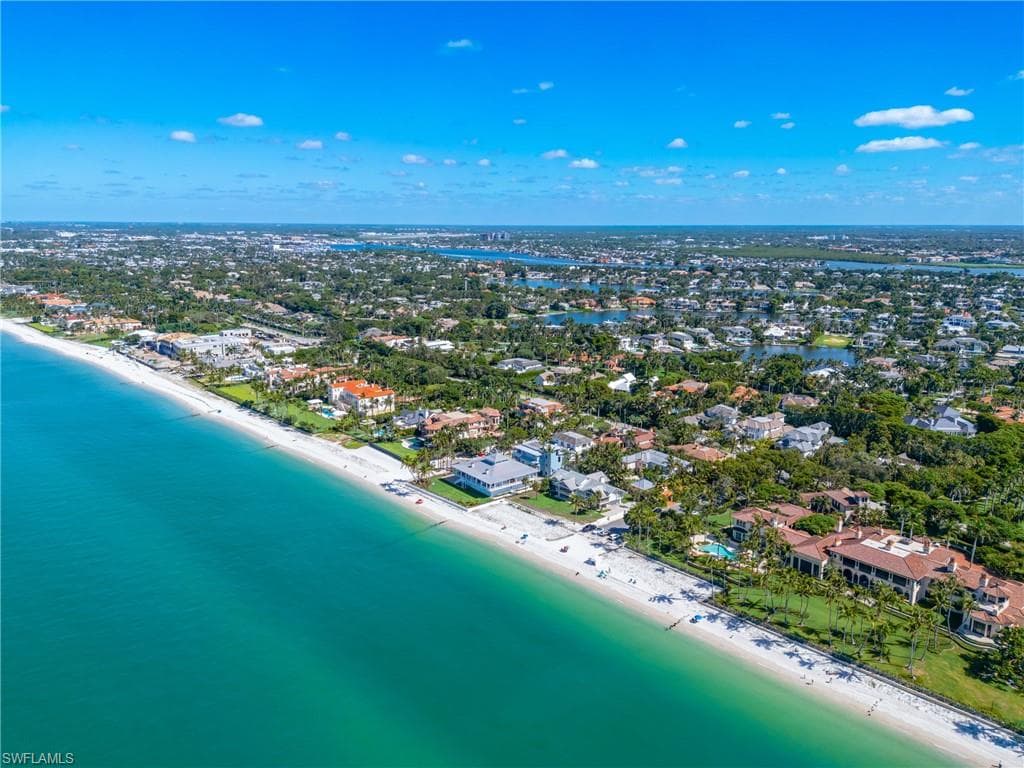 3 Knights Bridge RD, NAPLES FL 34112-1