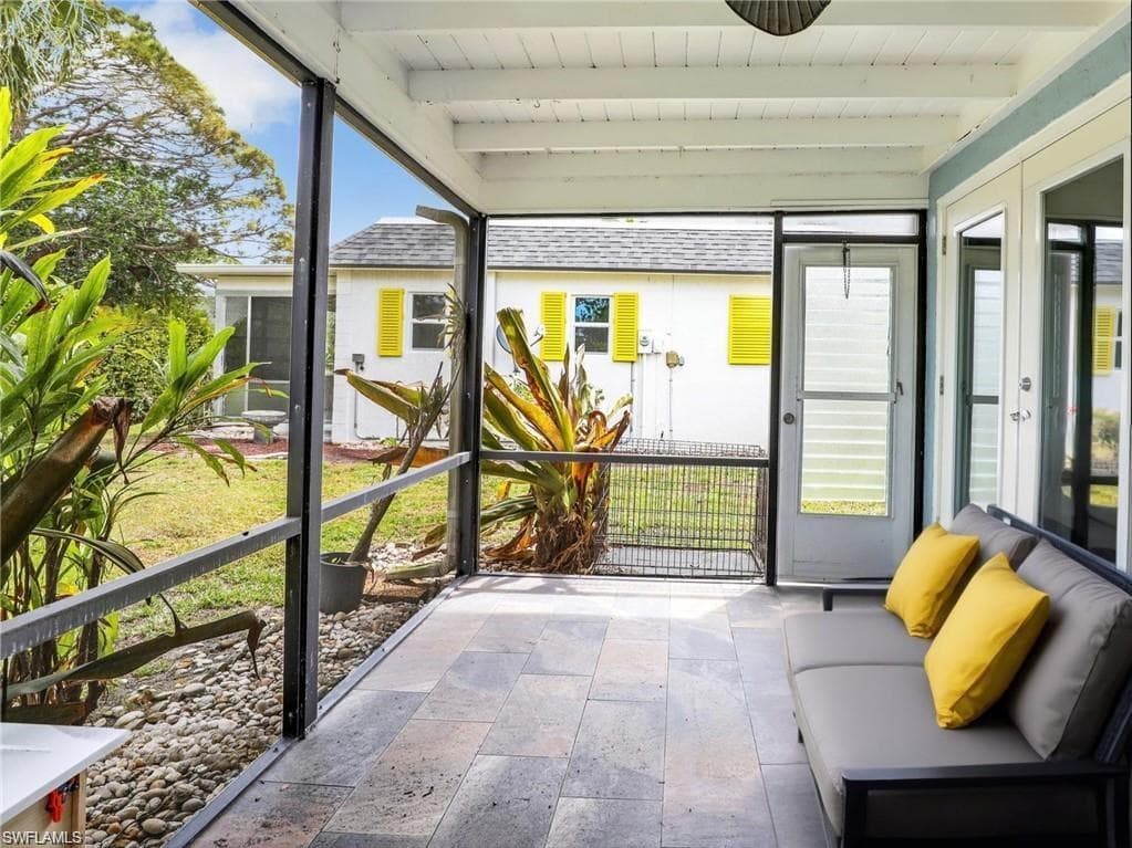 3 Knights Bridge RD, NAPLES FL 34112-12