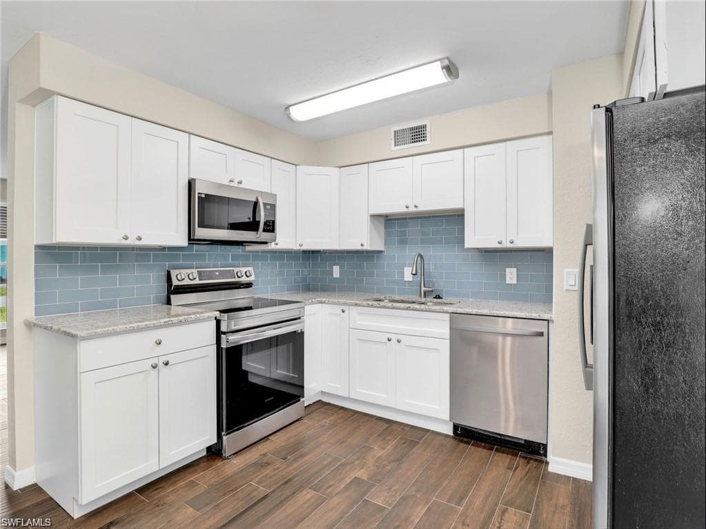 3 Knights Bridge RD, NAPLES FL 34112-2