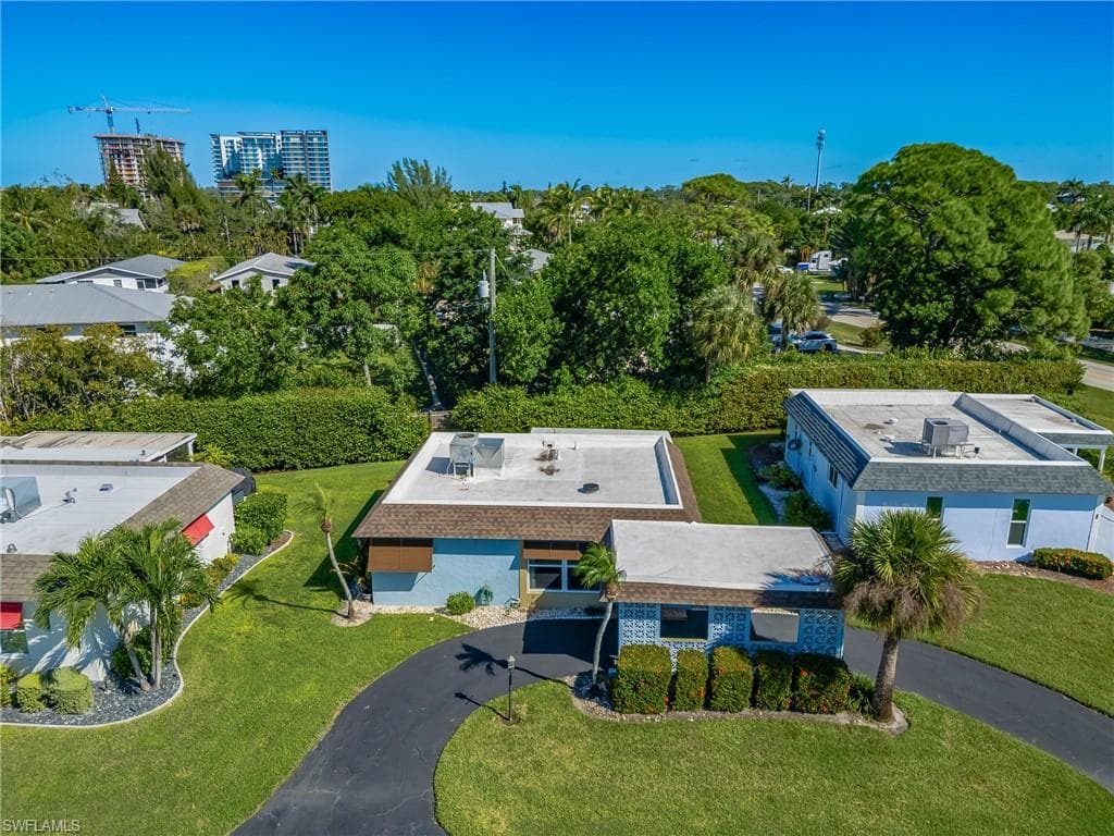 3 Knights Bridge RD, NAPLES FL 34112-13