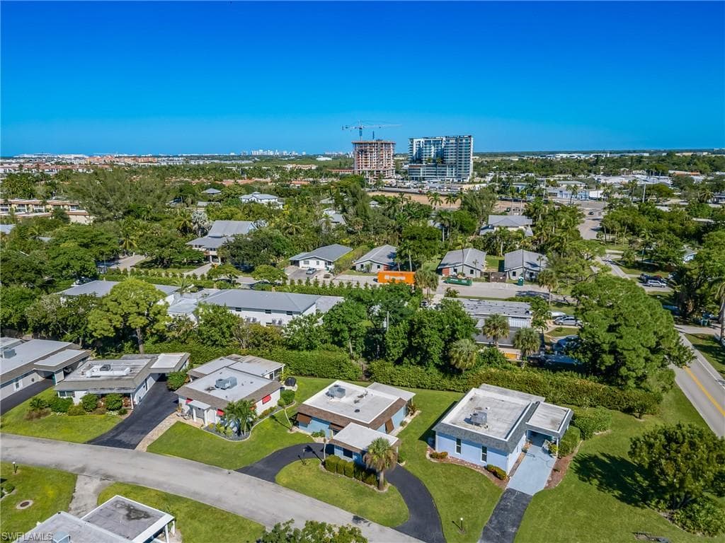 3 Knights Bridge RD, NAPLES FL 34112-14