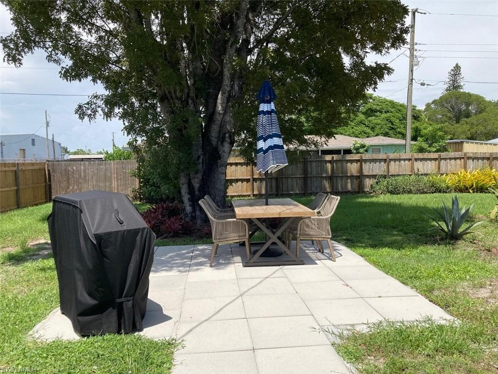 3131 Calusa AVE, NAPLES FL 34112-9