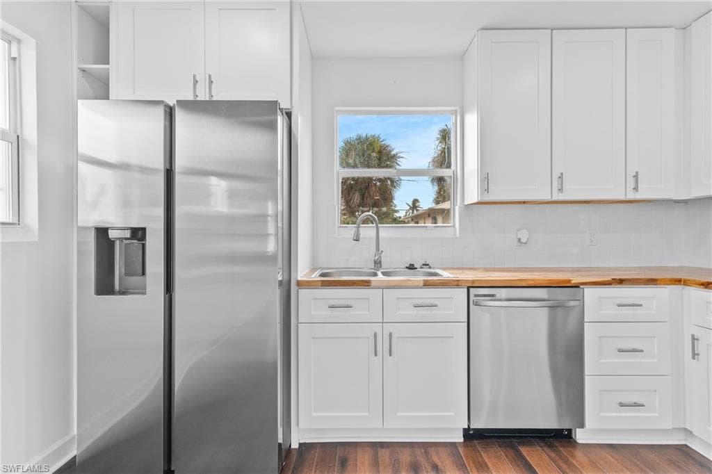 126 Andre Mar DR, FORT MYERS BEACH FL 33931-21