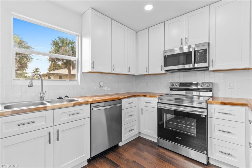 126 Andre Mar DR, FORT MYERS BEACH FL 33931-23