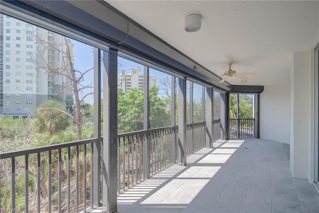 445 Cove Towers DR # 304, NAPLES FL 34110-26