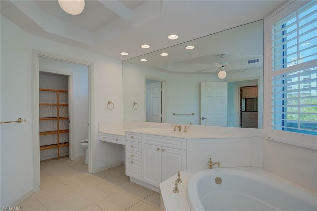 445 Cove Towers DR # 304, NAPLES FL 34110-1