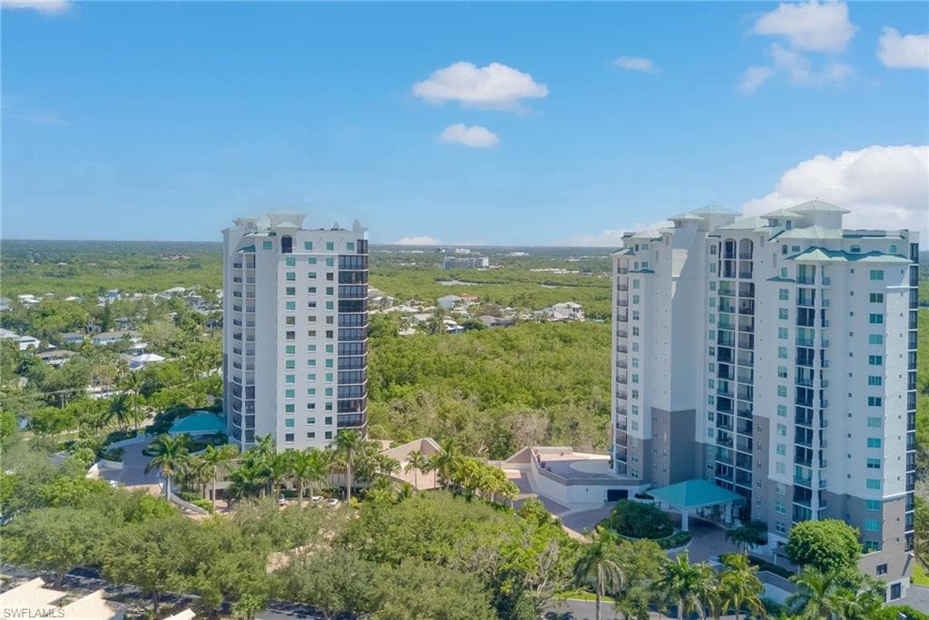 445 Cove Towers DR # 304, NAPLES FL 34110-29