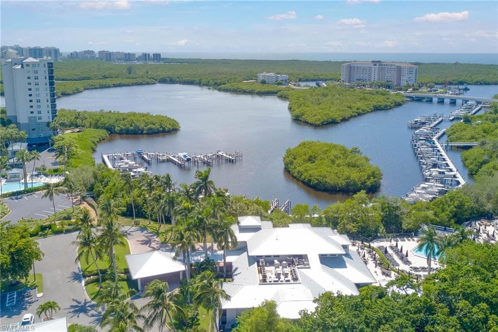 445 Cove Towers DR # 304, NAPLES FL 34110-32