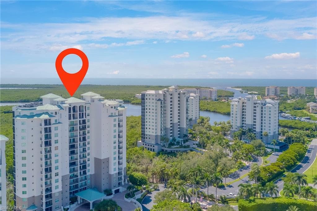 445 Cove Towers DR # 304, NAPLES FL 34110-30