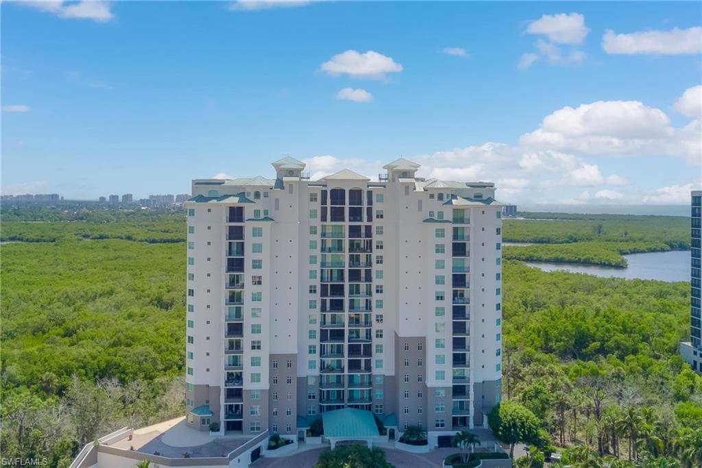 445 Cove Towers DR # 304, NAPLES FL 34110-28