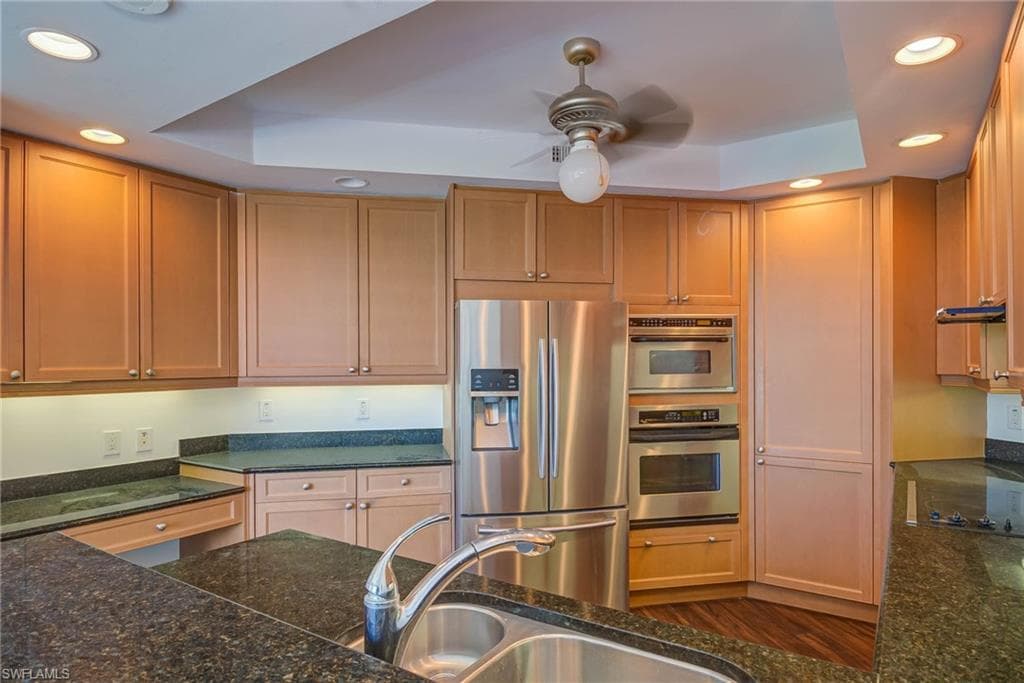 445 Cove Towers DR # 304, NAPLES FL 34110-24