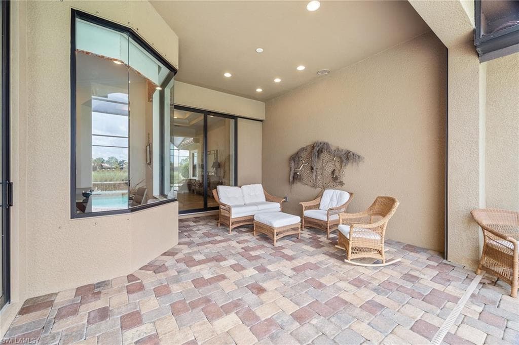 12440 Wisteria DR, NAPLES FL 34120-22