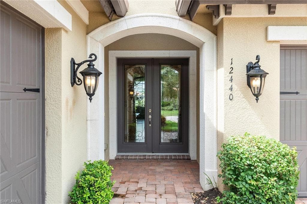 12440 Wisteria DR, NAPLES FL 34120-2