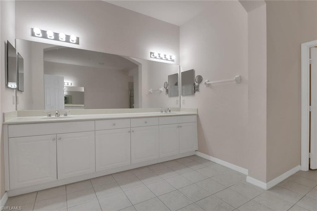 3520 Lansing LOOP # 203, ESTERO FL 33928-11