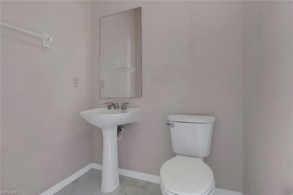 3520 Lansing LOOP # 203, ESTERO FL 33928-17