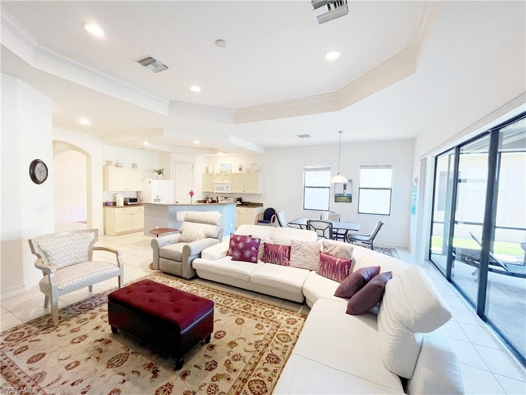 1366 Serrano CIR, NAPLES FL 34105-9