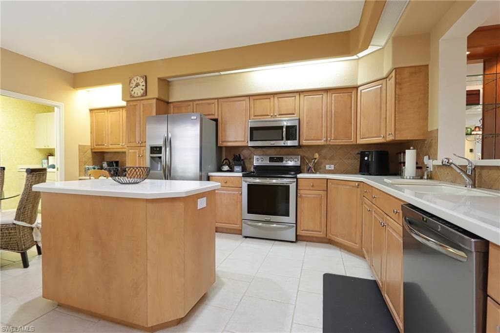 5901 Ashford LN, NAPLES FL 34110-5