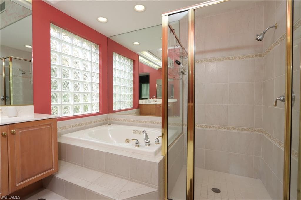 5901 Ashford LN, NAPLES FL 34110-11