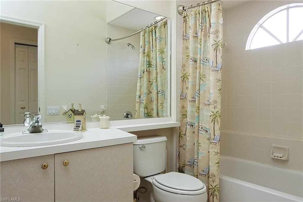 5901 Ashford LN, NAPLES FL 34110-19
