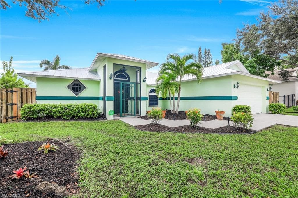 45 Wickliffe DR, NAPLES FL 34110-3