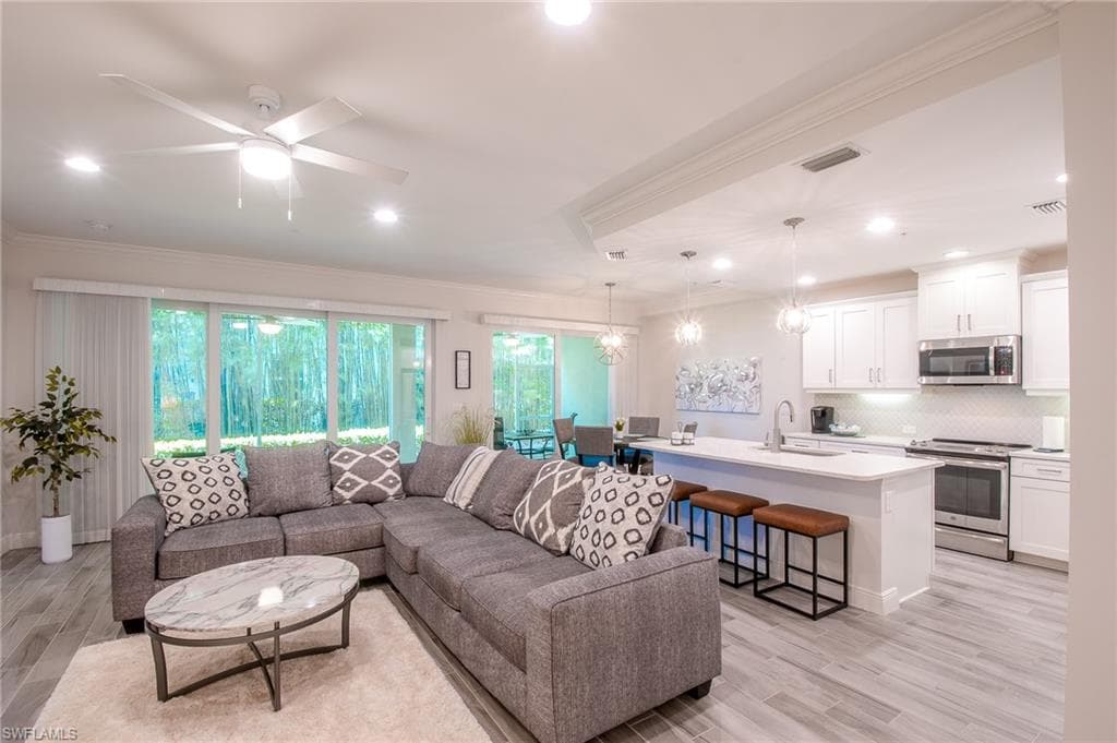 6940 Avalon CIR # 503, NAPLES FL 34112-4