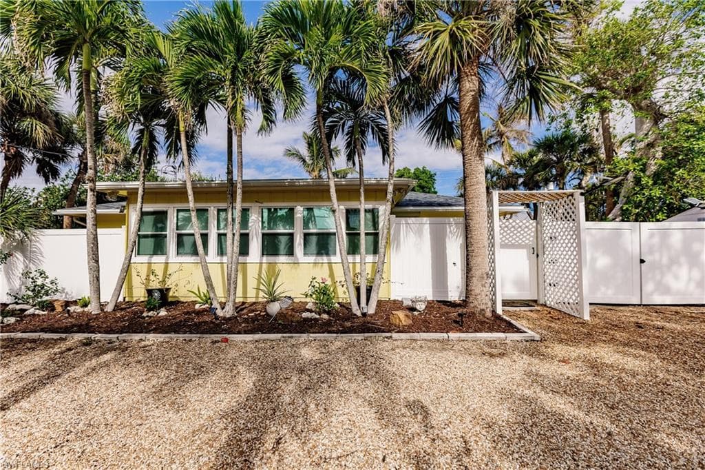 1942 Roseate LN, SANIBEL FL 33957-1