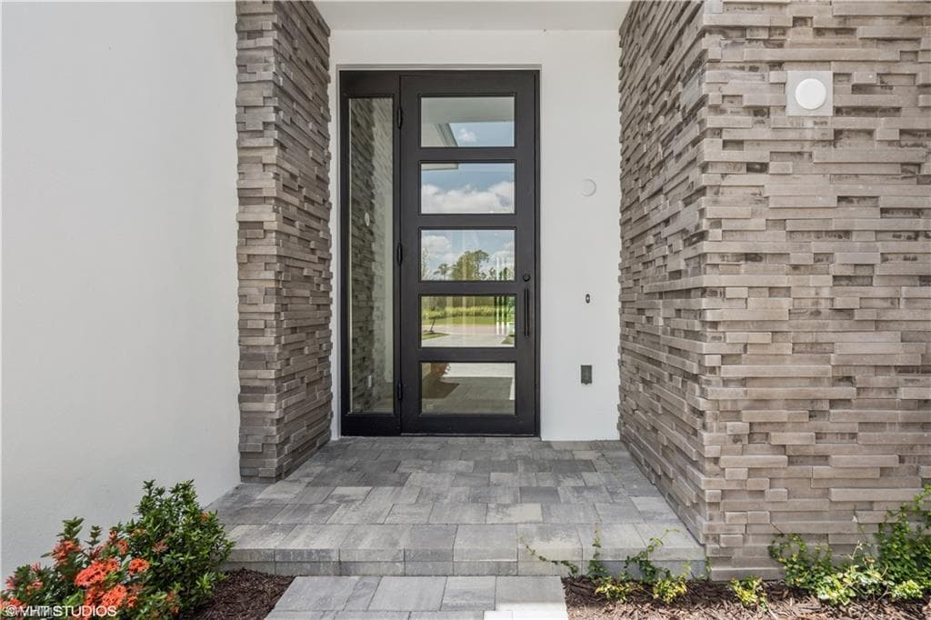 19044 Via Messina WAY, MIROMAR LAKES FL 33913-1