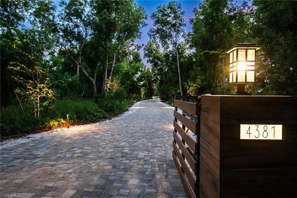 4381 Broadway AVE W, ESTERO FL 33928-2