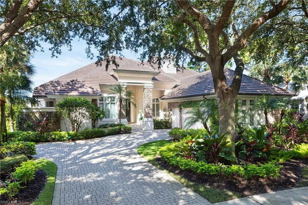 980 Barcarmil WAY, NAPLES FL 34110-39