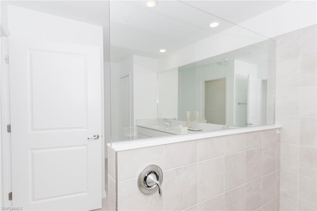 5661 Melbourne CT # 8011, AVE MARIA FL 34142-8