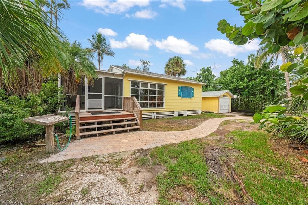 1142 Shell Basket LN-33