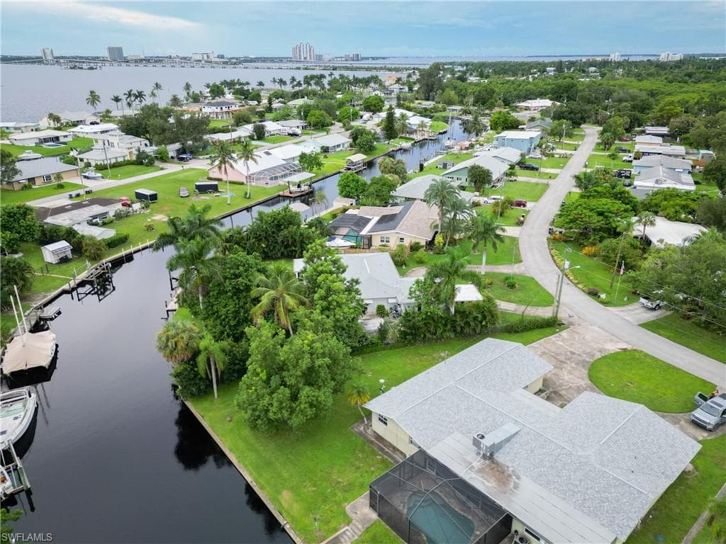 1358 Sunrise DR, NORTH FORT MYERS FL 33917-35