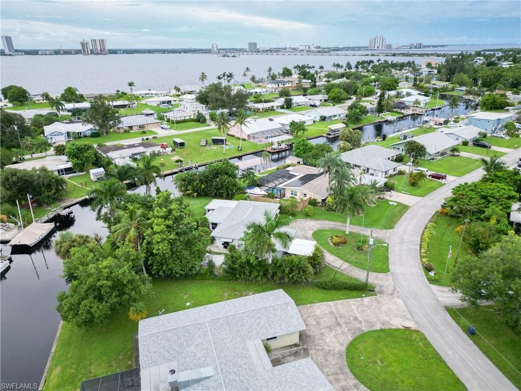 1358 Sunrise DR, NORTH FORT MYERS FL 33917-36