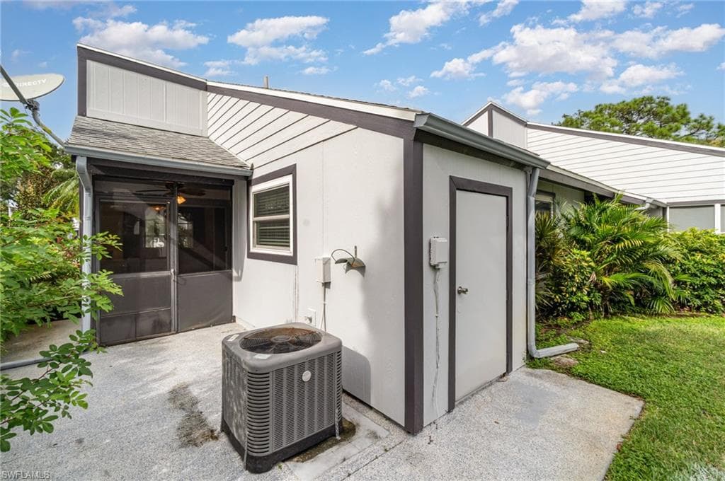 10615 Roxbury CT, LEHIGH ACRES FL 33936-23