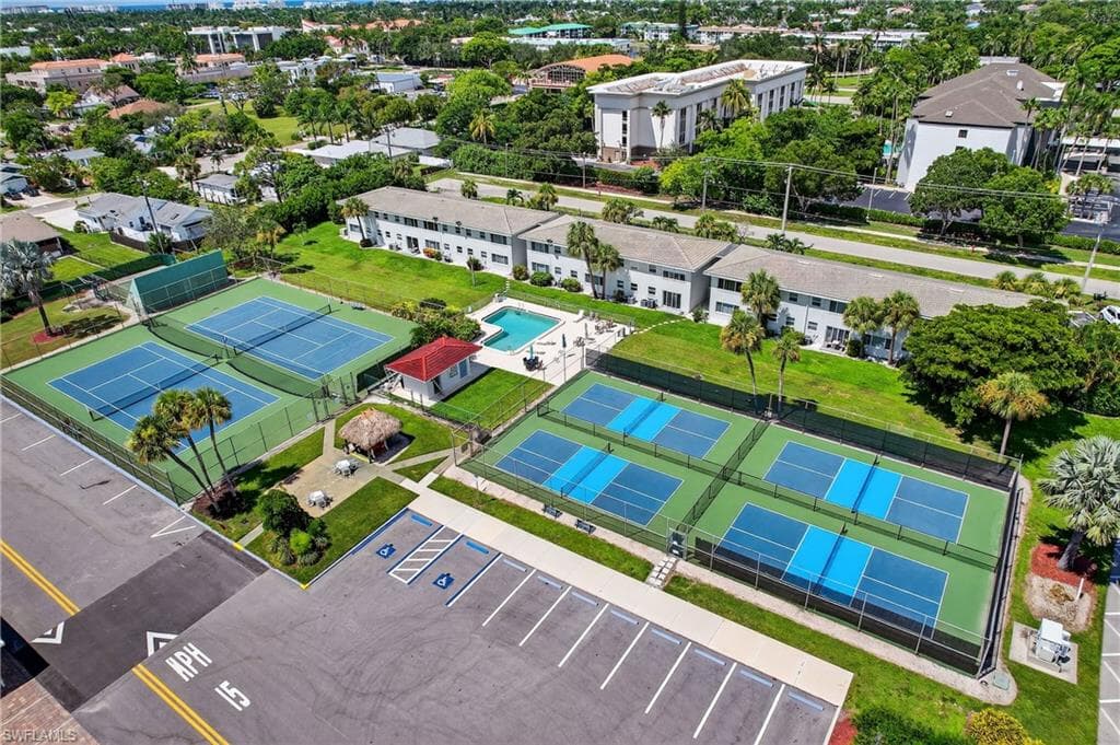 29 High Point CIR E # 204, NAPLES FL 34103-26