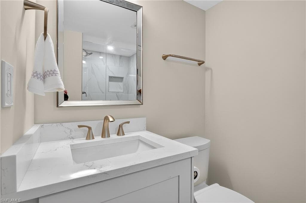 29 High Point CIR E # 204, NAPLES FL 34103-19