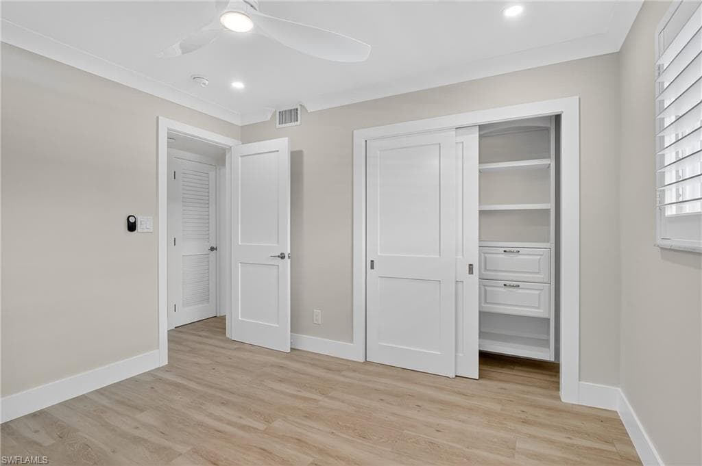 29 High Point CIR E # 204, NAPLES FL 34103-18